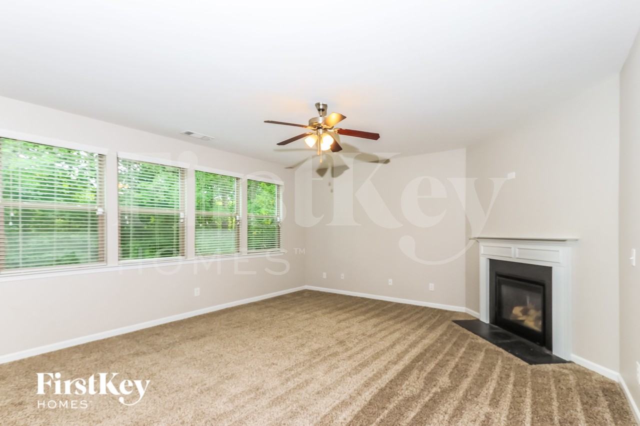 356 Madison Grace Ave - Photo 3 of 16