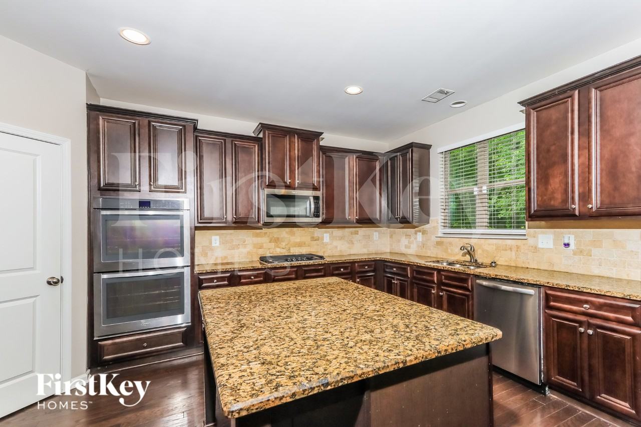 356 Madison Grace Ave - Photo 5 of 16