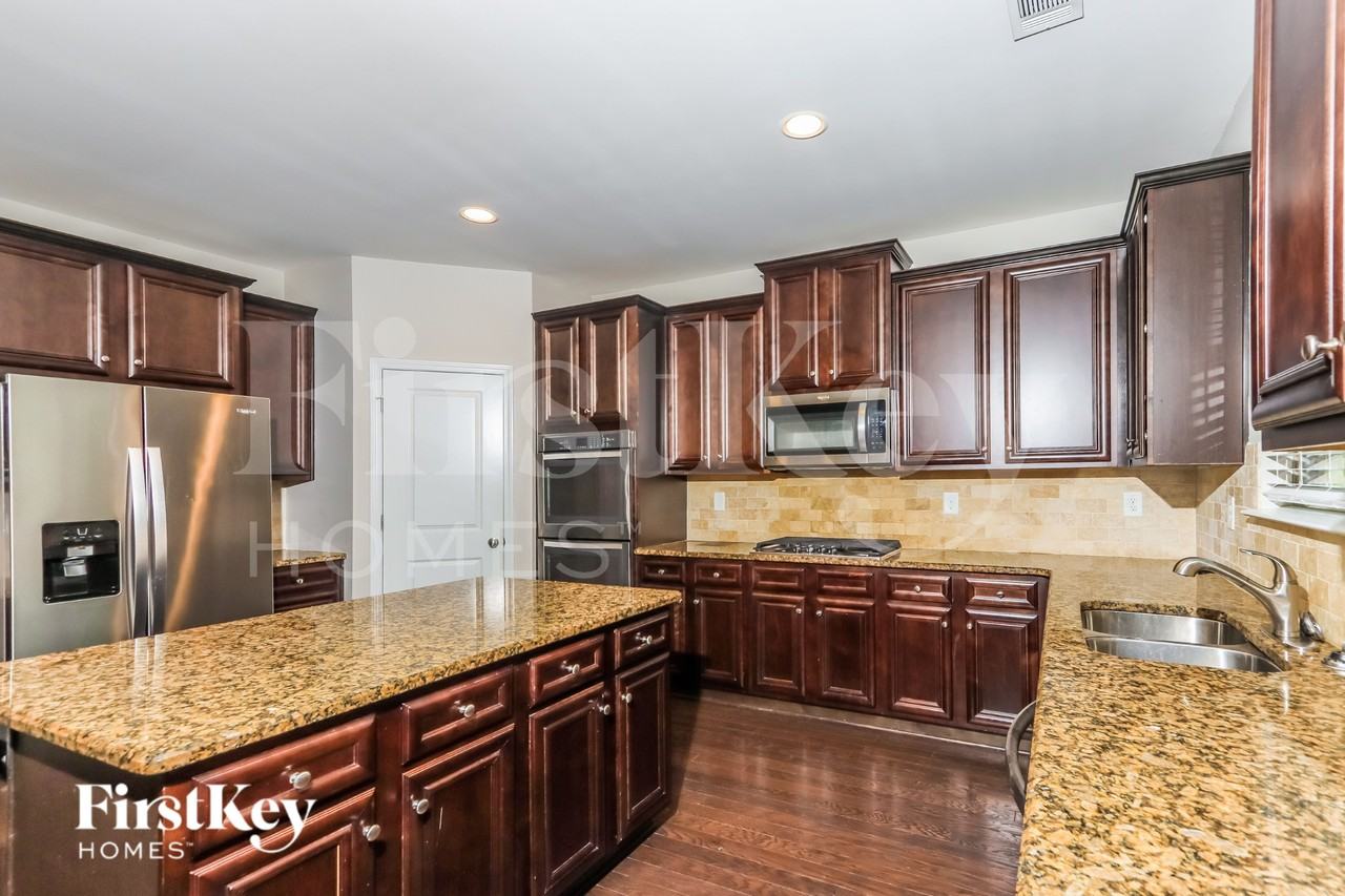 356 Madison Grace Ave - Photo 6 of 16