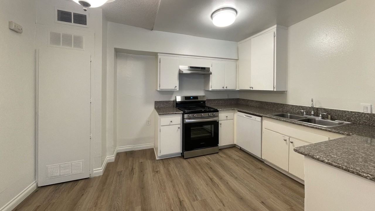 FRA - Francis Apartments - Photo 4 of 4