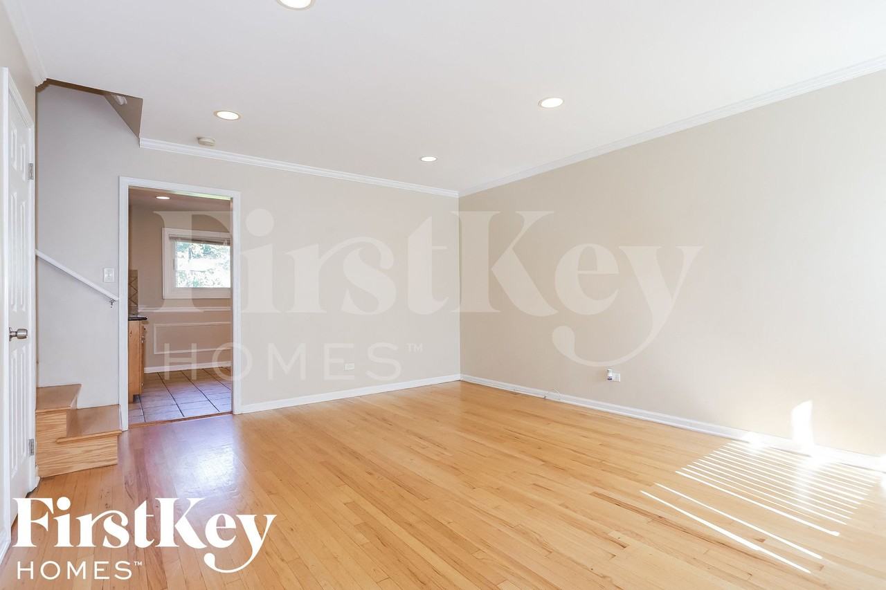 122 E Lincoln Ave - Photo 2 of 15