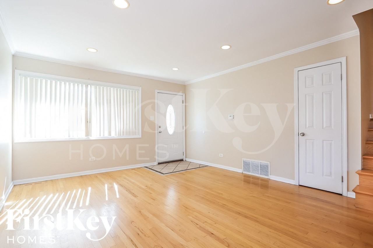 122 E Lincoln Ave - Photo 3 of 15