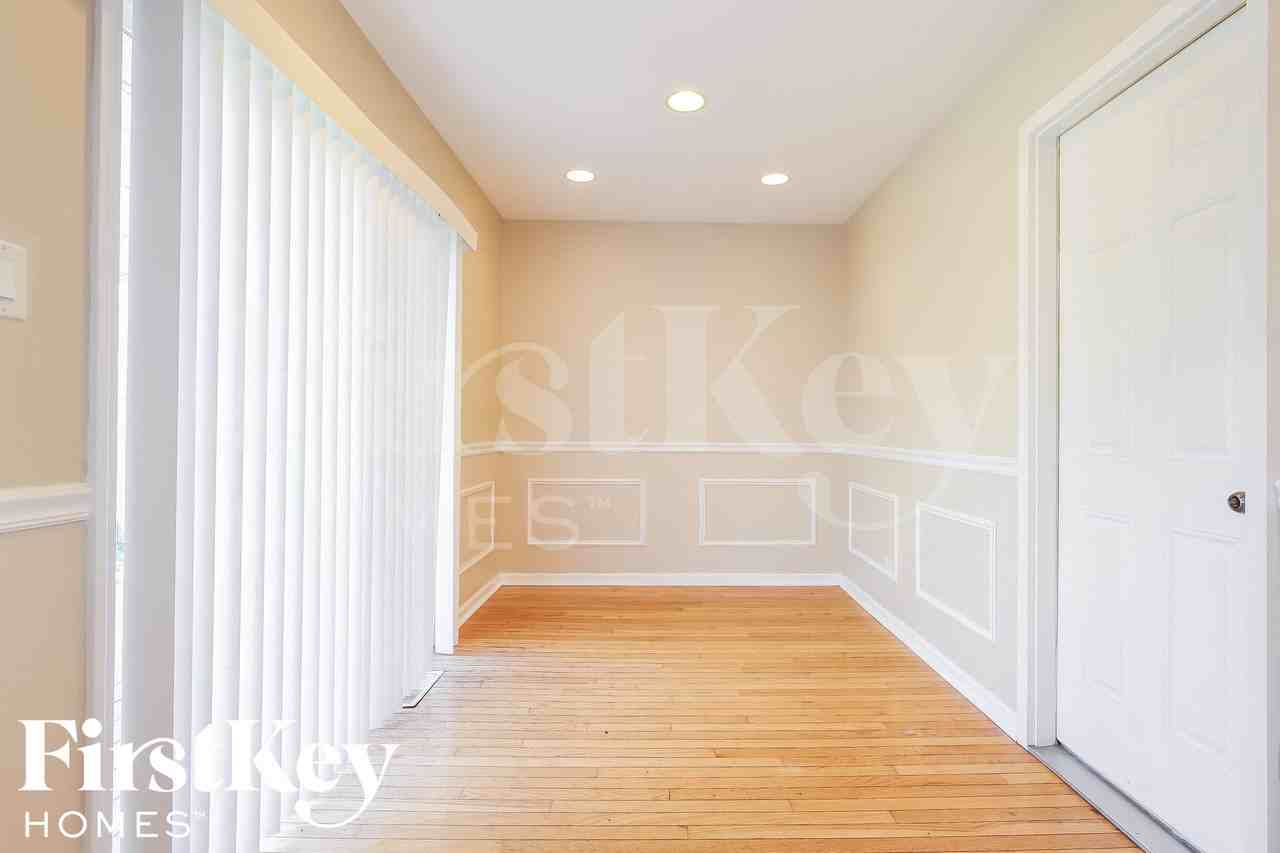 122 E Lincoln Ave - Photo 4 of 15