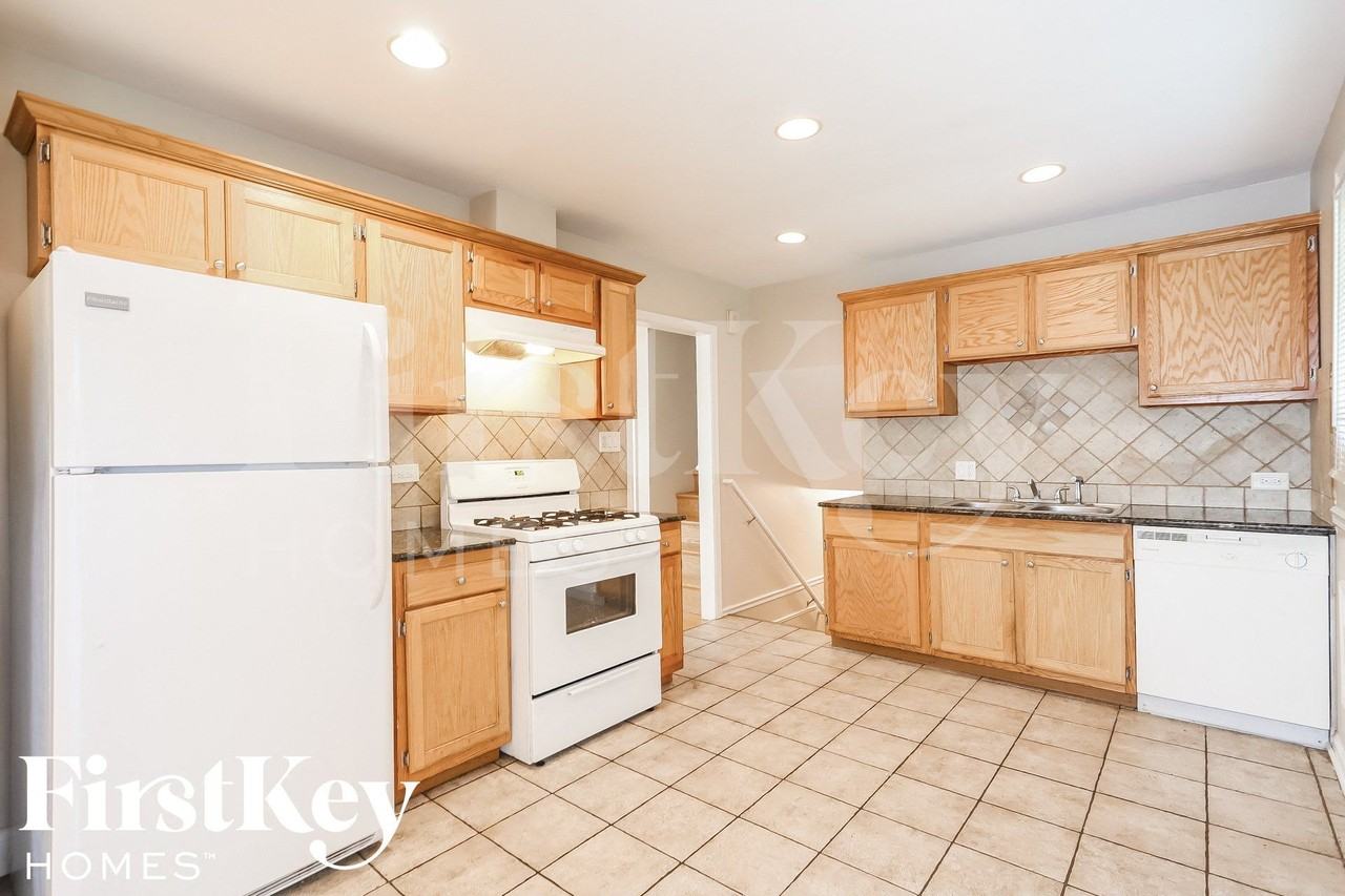 122 E Lincoln Ave - Photo 5 of 15