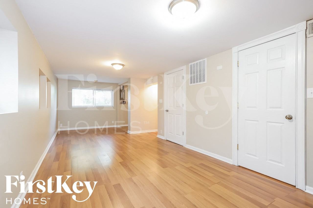 122 E Lincoln Ave - Photo 6 of 15