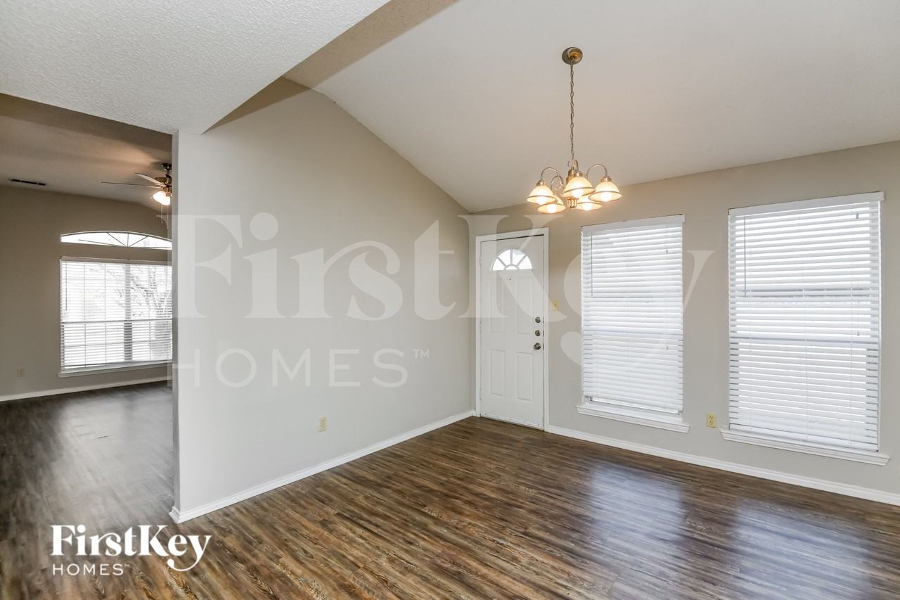 10913 Ives St - Photo 6 of 20