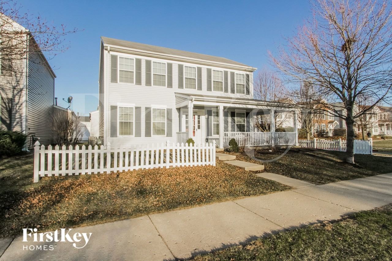 1033 Four Seasons Blvd - Photo 2 of 18