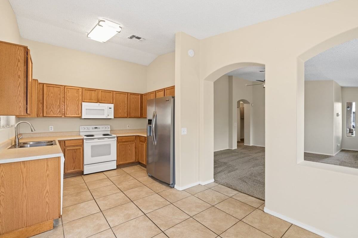 6098 S Place Du Lis - Photo 5 of 21