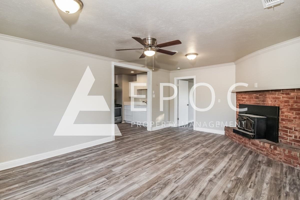 205 Loch Lomond Dr - Photo 4 of 15