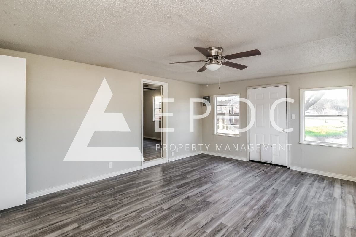 205 Loch Lomond Dr - Photo 6 of 15