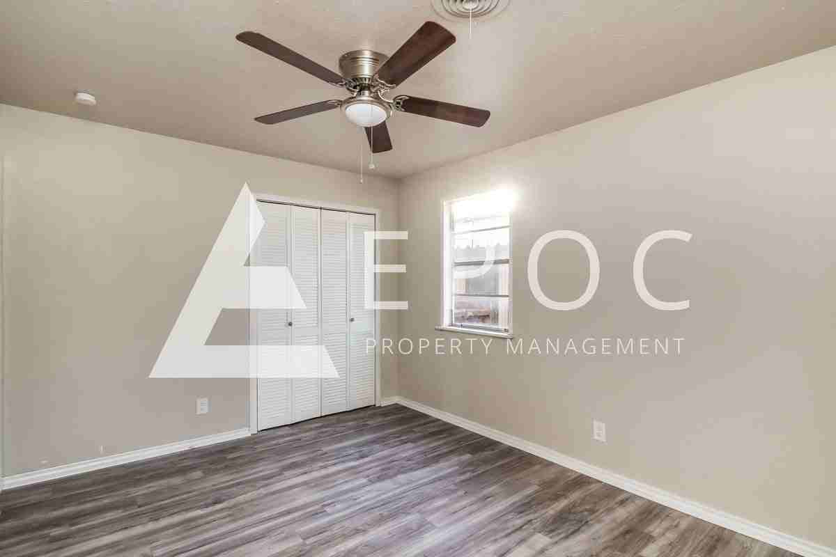 205 Loch Lomond Dr - Photo 7 of 15