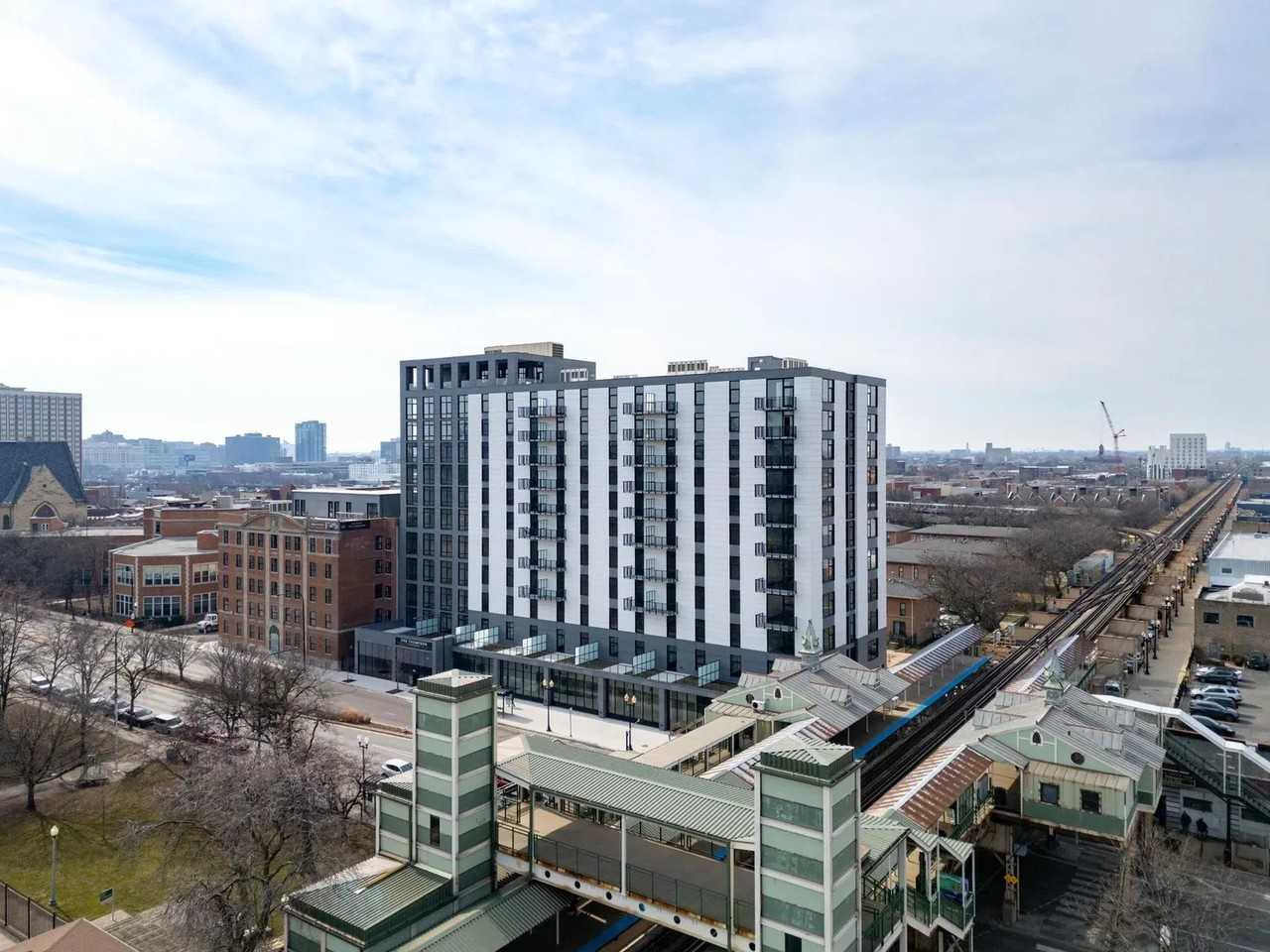 150 N Ashland Ave #803