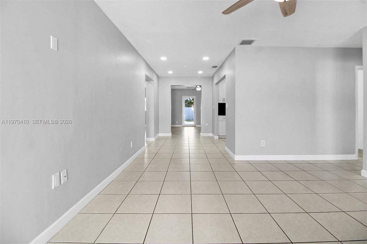 11740 Sw 182nd Ter #O - Photo 3 of 8