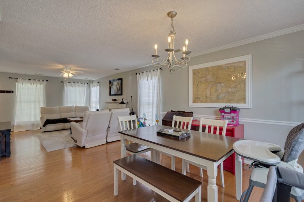 231 Parkview Ct - Photo 4 of 13