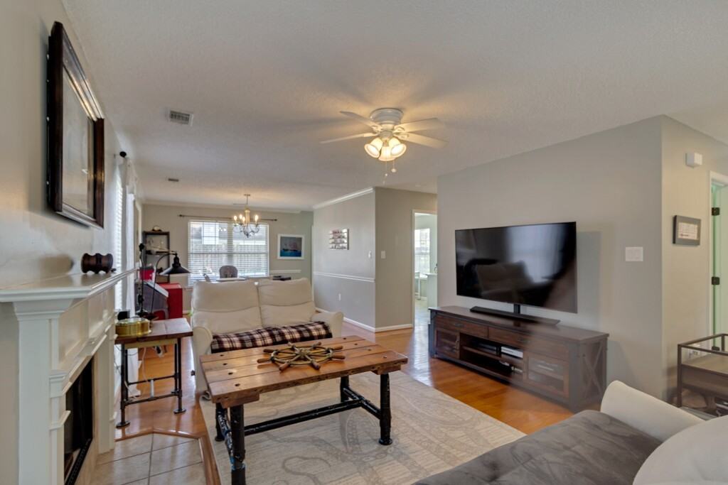 231 Parkview Ct - Photo 5 of 13