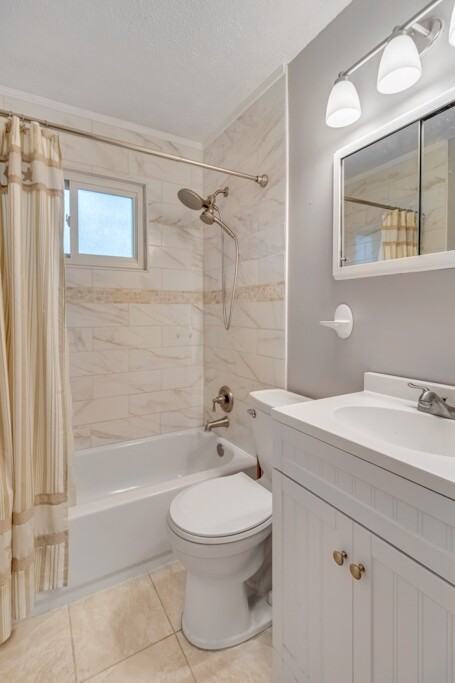 319 Tanglewood Rd - Photo 2 of 23