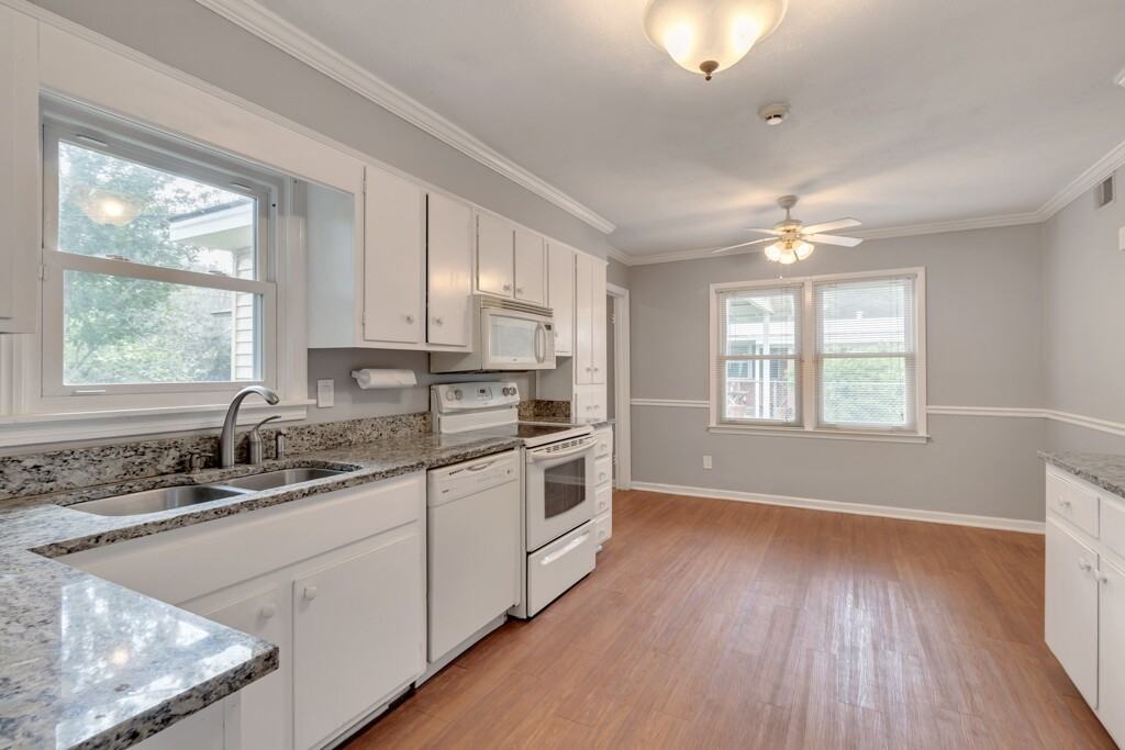 319 Tanglewood Rd - Photo 4 of 23