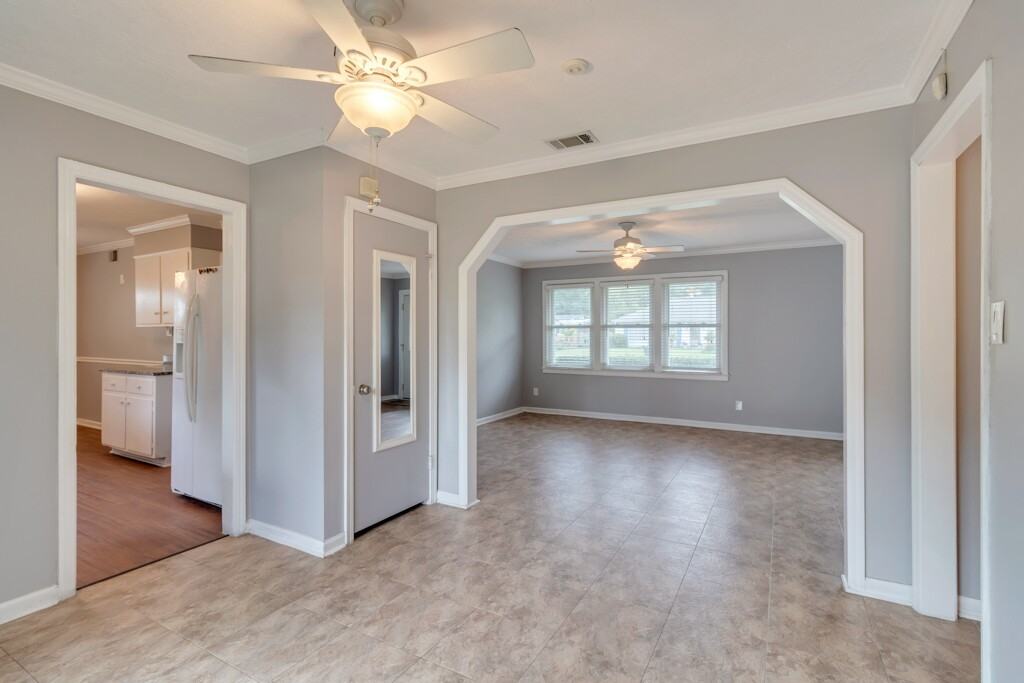 319 Tanglewood Rd - Photo 7 of 23