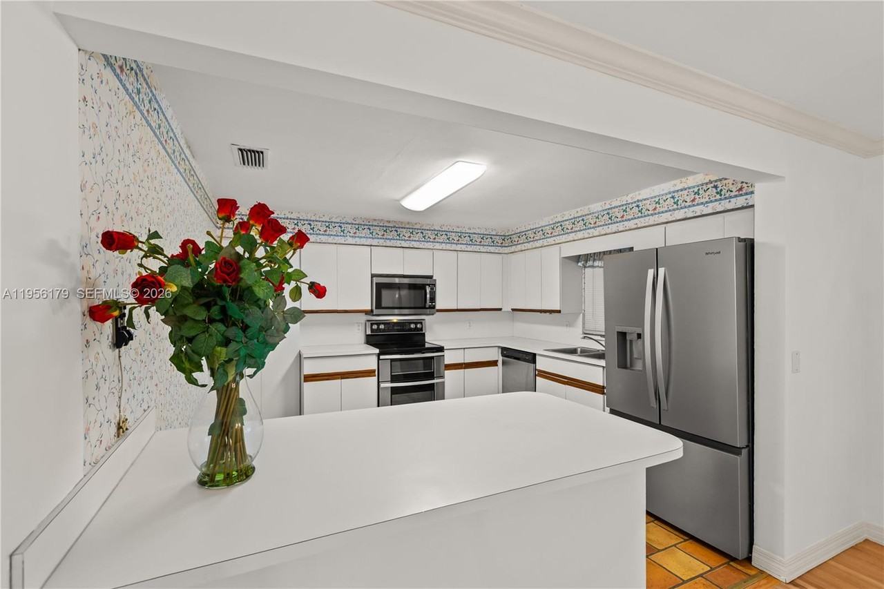 736 Alhambra Cir - Photo 7 of 8