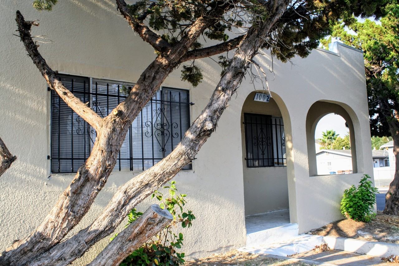 1002 W 4th St - Photo 3 of 10