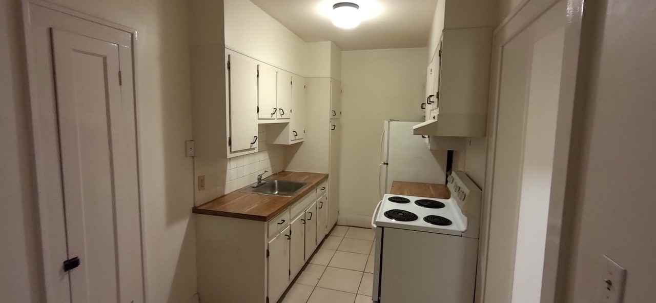 1912 7th Ave W #12 - Photo 2 of 6