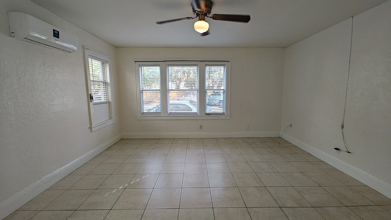 1912 7th Ave W #12 - Photo 4 of 6