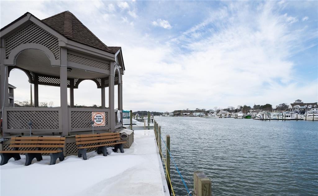 423 Harbour Pt - Photo 2 of 21