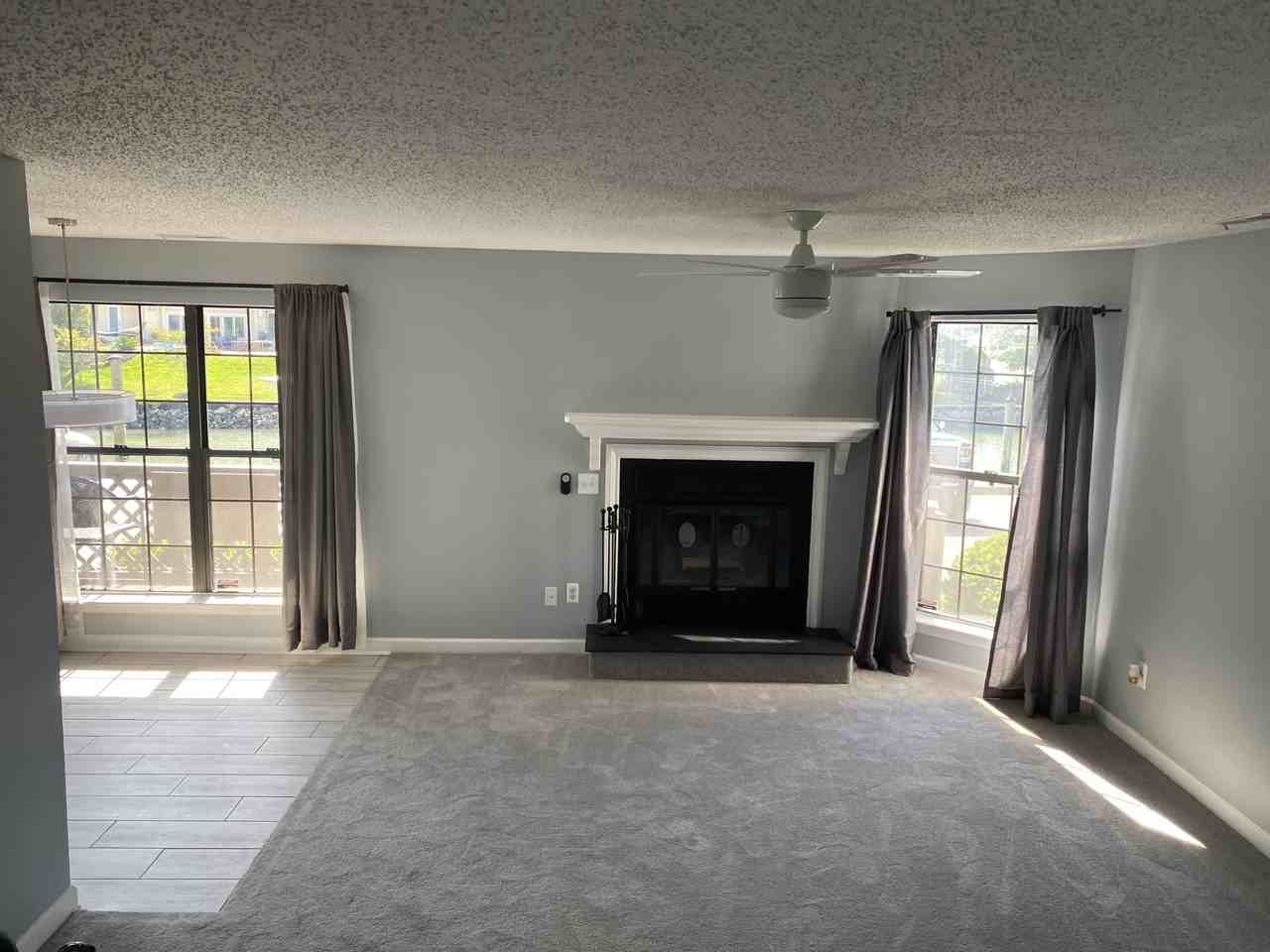 423 Harbour Pt - Photo 4 of 21