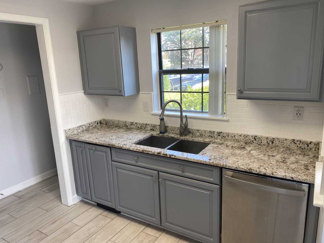 423 Harbour Pt - Photo 7 of 21