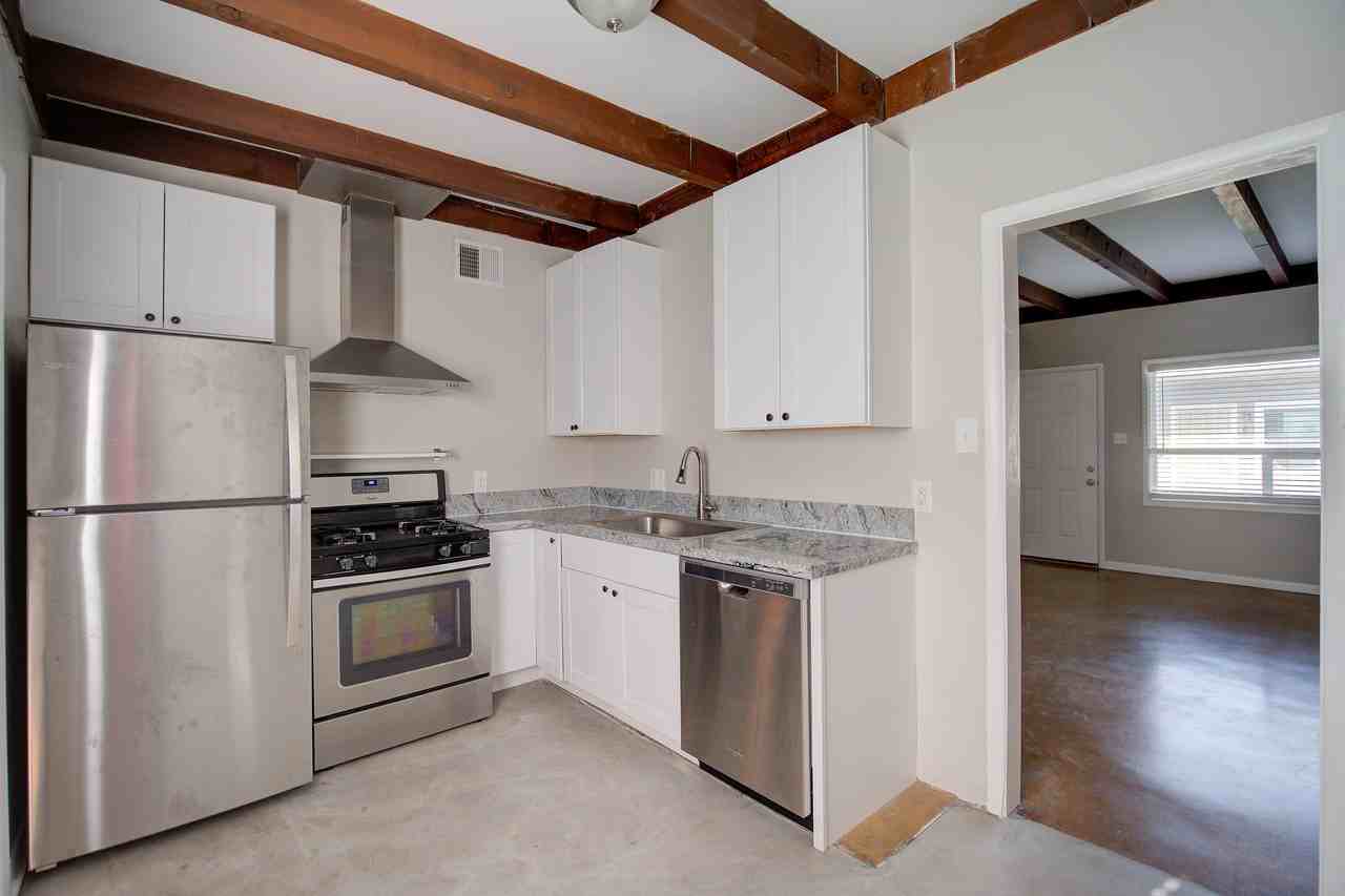 2242 N Dayton St #7 - Photo 3 of 15