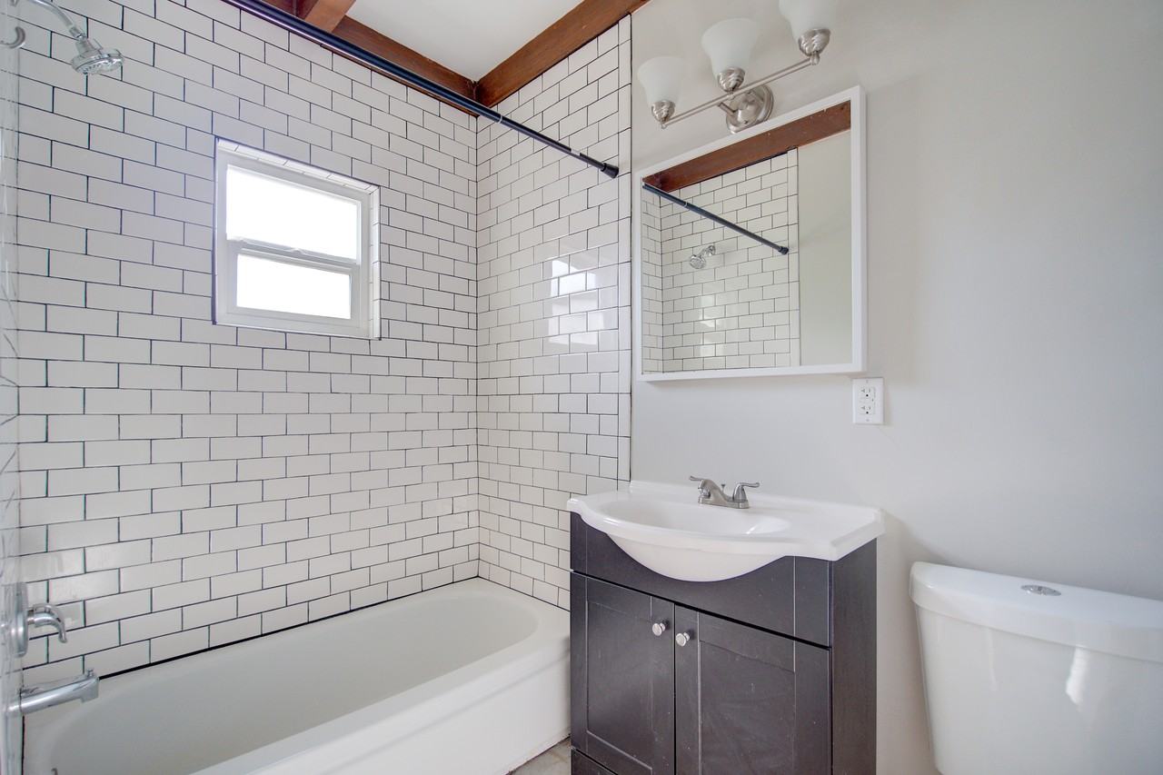 2242 N Dayton St #7 - Photo 6 of 15