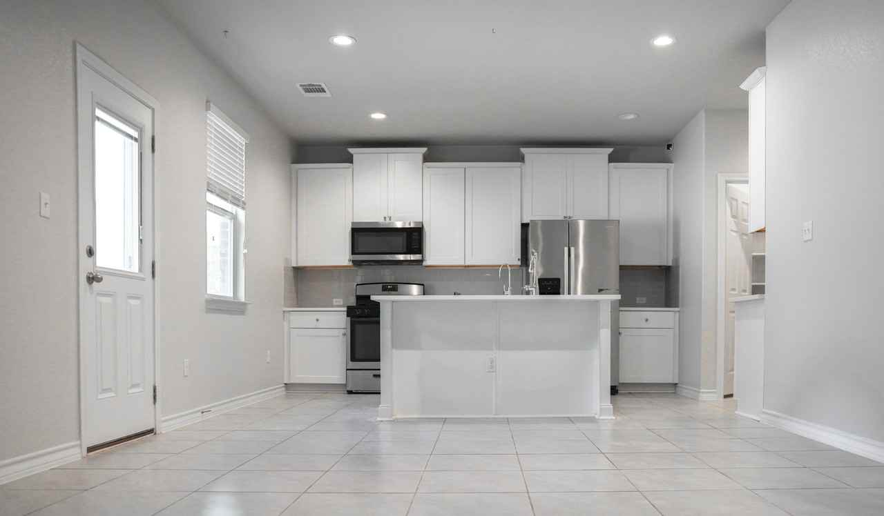 341 Mary Max Cir - Photo 2 of 24