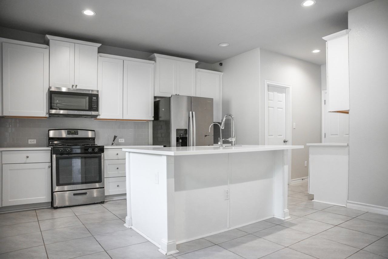 341 Mary Max Cir - Photo 3 of 24