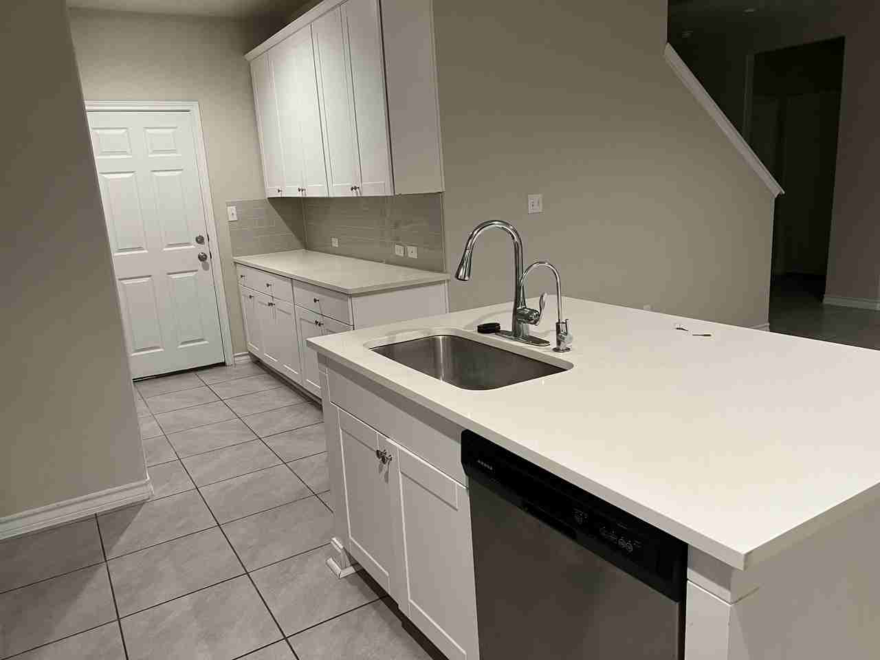 341 Mary Max Cir - Photo 4 of 24