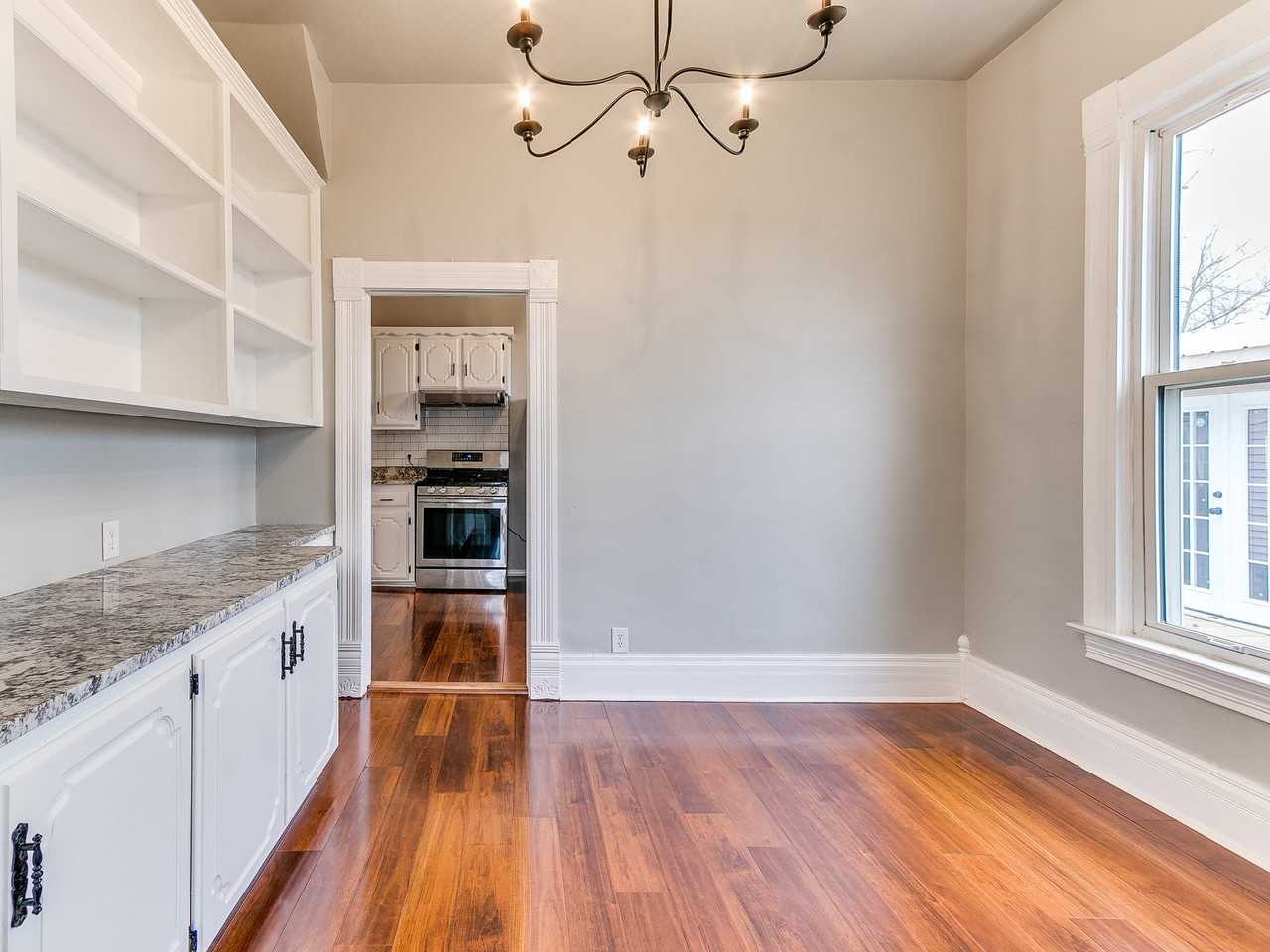 219 W 9th St - Photo 3 of 10