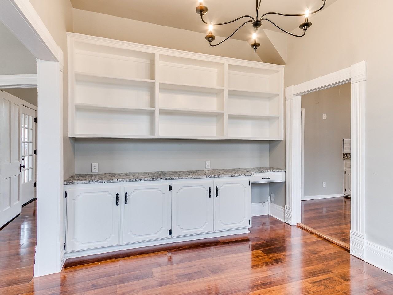 219 W 9th St - Photo 4 of 10