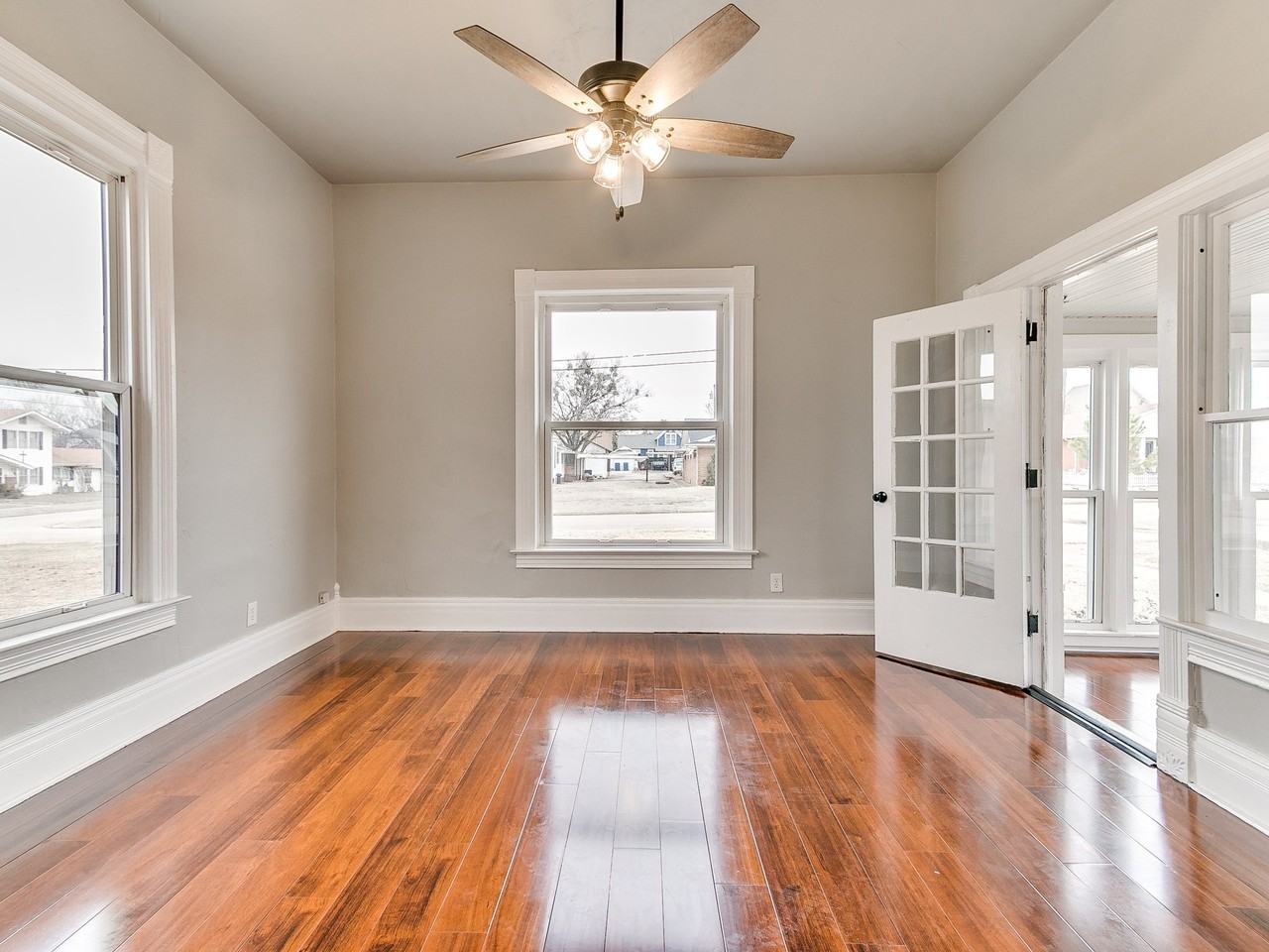 219 W 9th St - Photo 6 of 10