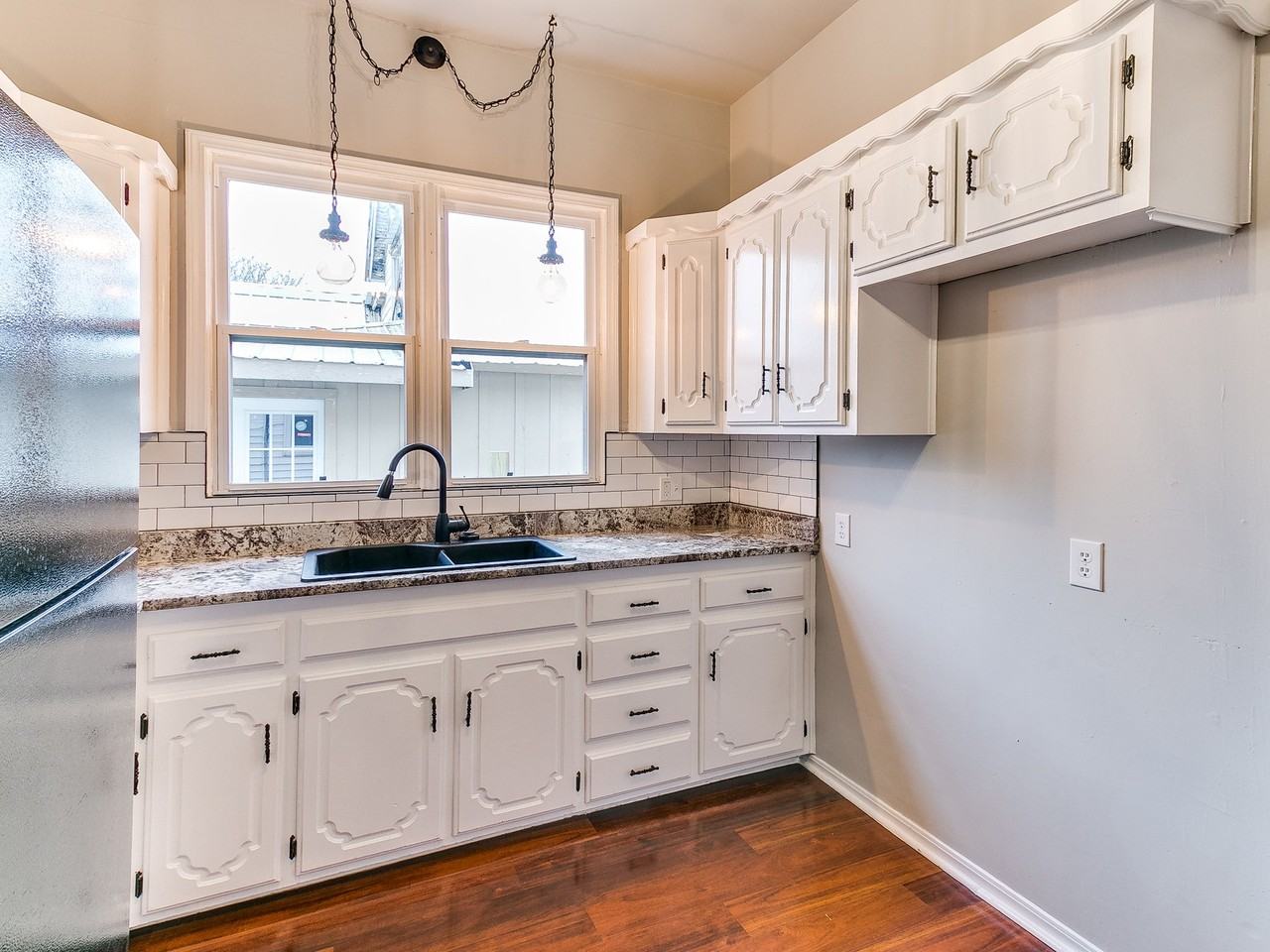 219 W 9th St - Photo 7 of 10