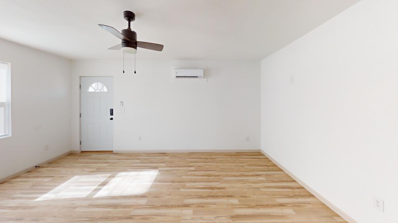 2405 Holly Ave #C - Photo 4 of 15