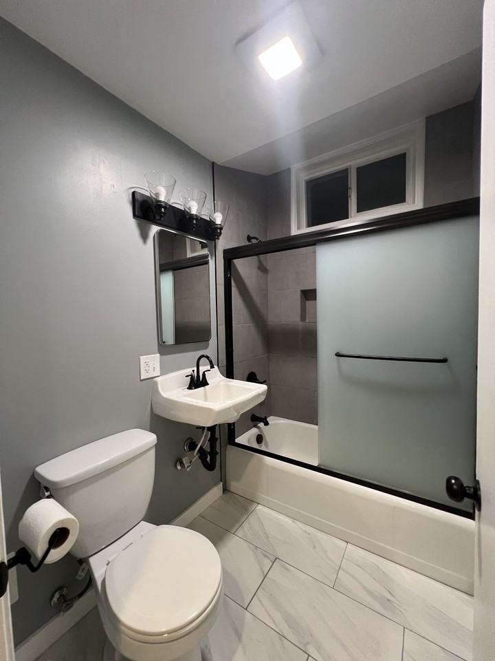 225 N Cloverdale Blvd #3 - Photo 4 of 19