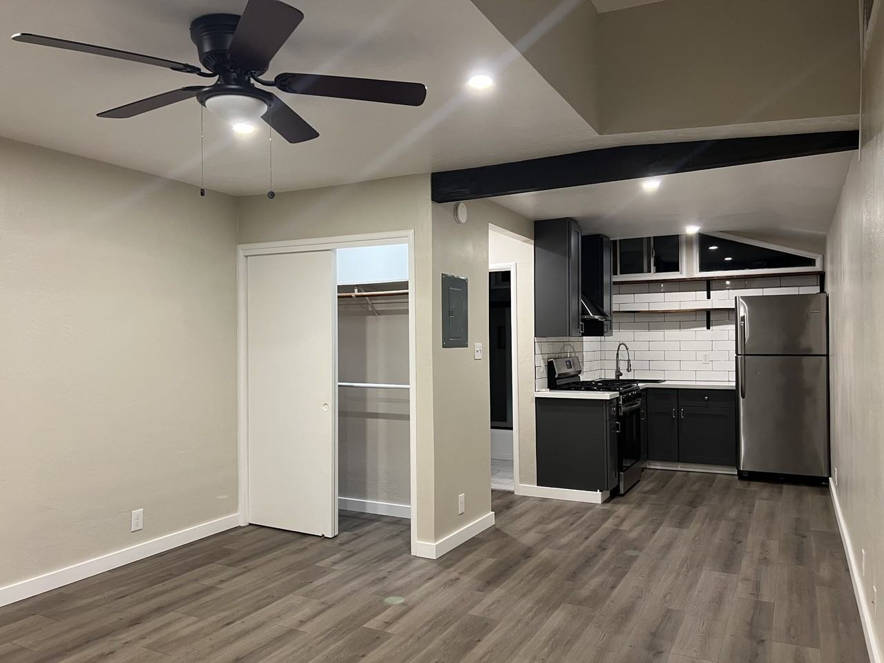 225 N Cloverdale Blvd #3 - Photo 7 of 19