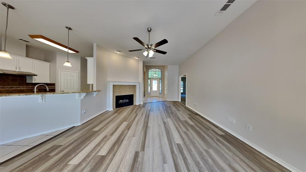 3016 Coventry Ln - Photo 5 of 16