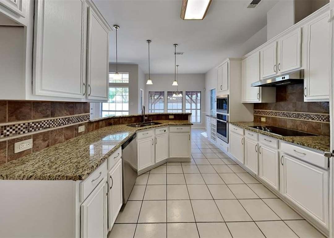 3016 Coventry Ln - Photo 6 of 16