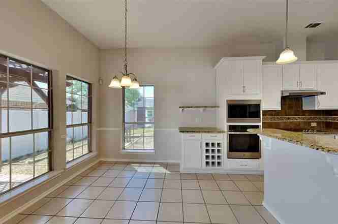 3016 Coventry Ln - Photo 7 of 16