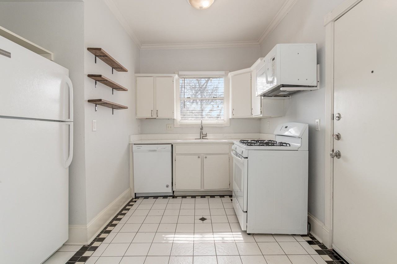 4505 Worth St #A - Photo 7 of 16