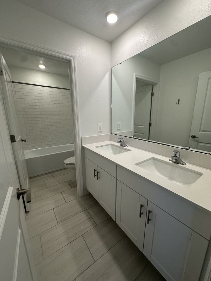 2505 Victorious Falls Ave - Photo 3 of 6