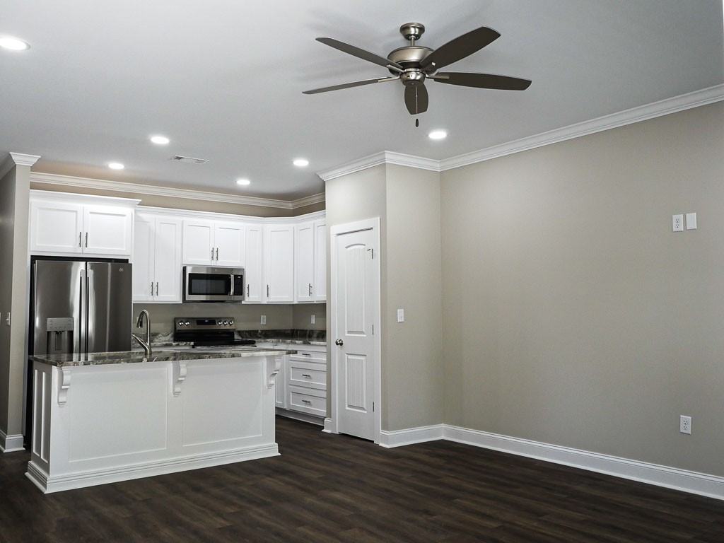 1366 Summer Cir - Photo 3 of 22