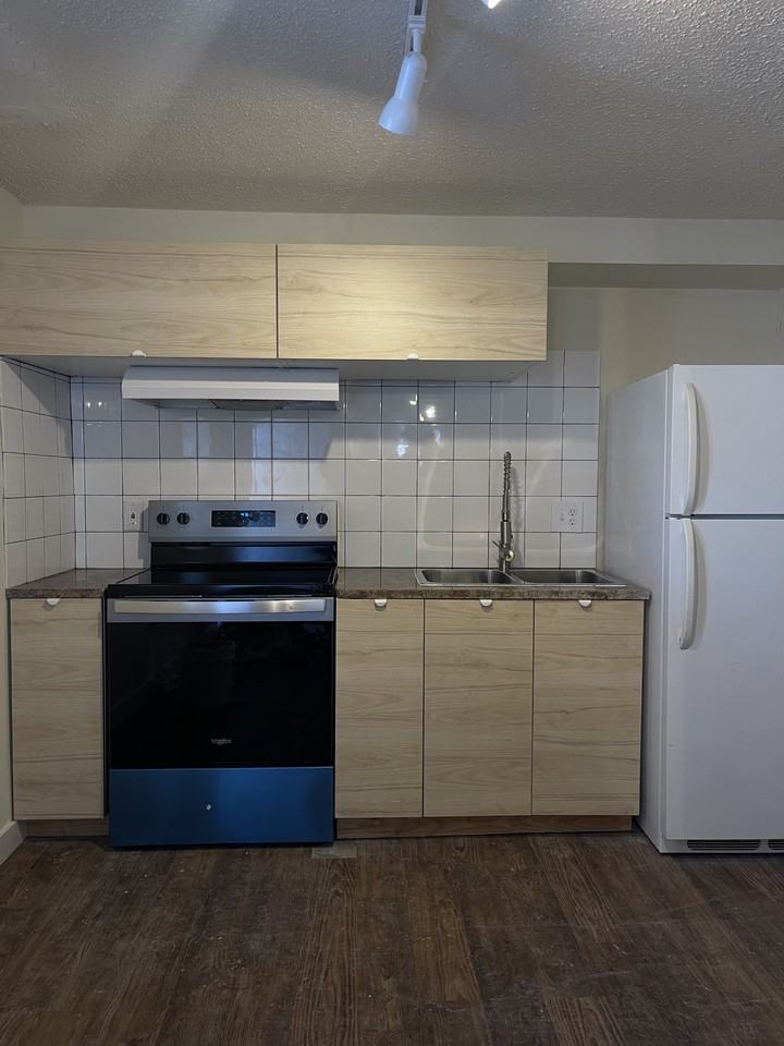 815 N Pleasant St #C - Photo 2 of 5