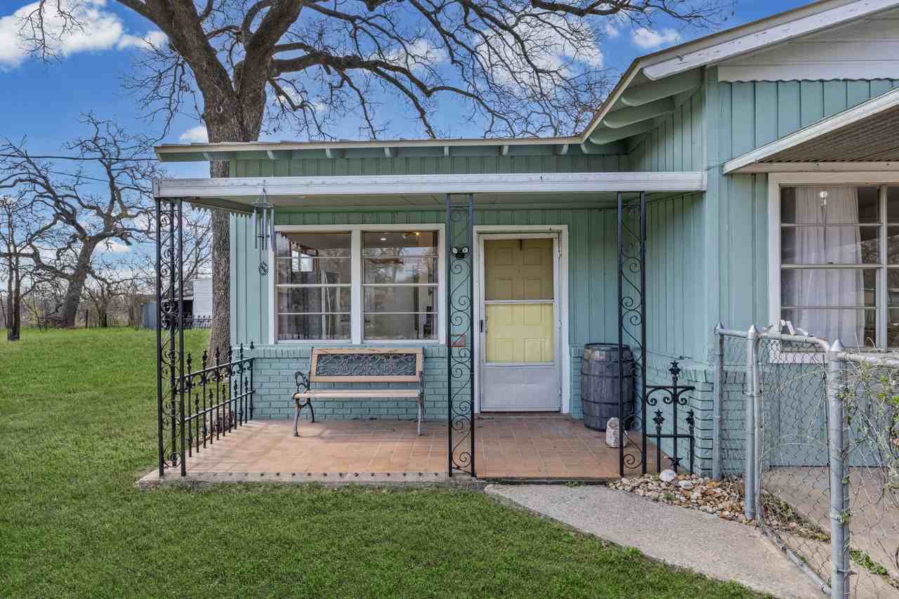 1418 Kingshill Dr - Photo 2 of 31