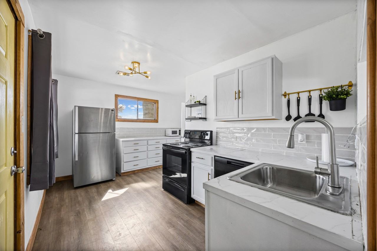 1418 Kingshill Dr - Photo 3 of 31